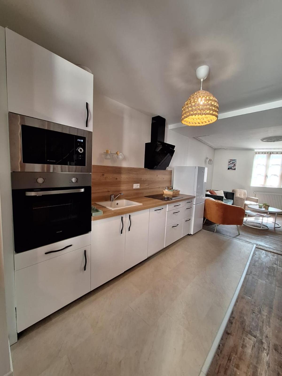 Charmante Maison A 2Min De La Porte St Jacques A Parthenay Bagian luar foto